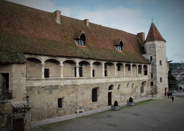 Les Du Chateau - Le Loft Henri Iv - Magnifique Face Au Chateau Apartamento Nérac